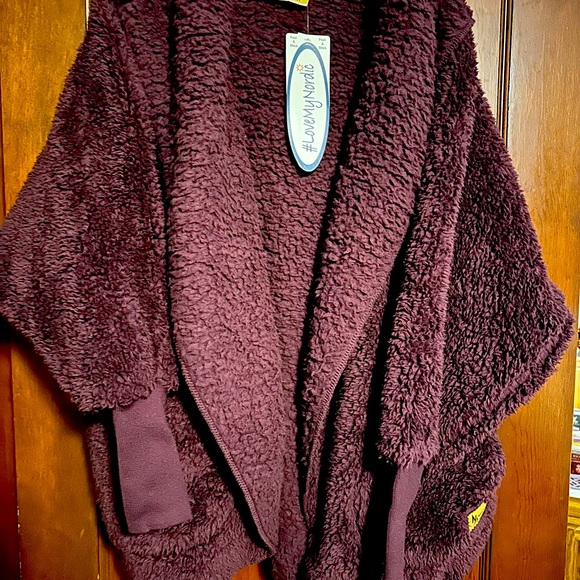 Nordic Beach Jackets & Blazers - NWOT Nordic Beach Passion Plum Body Wrap w/ Bag